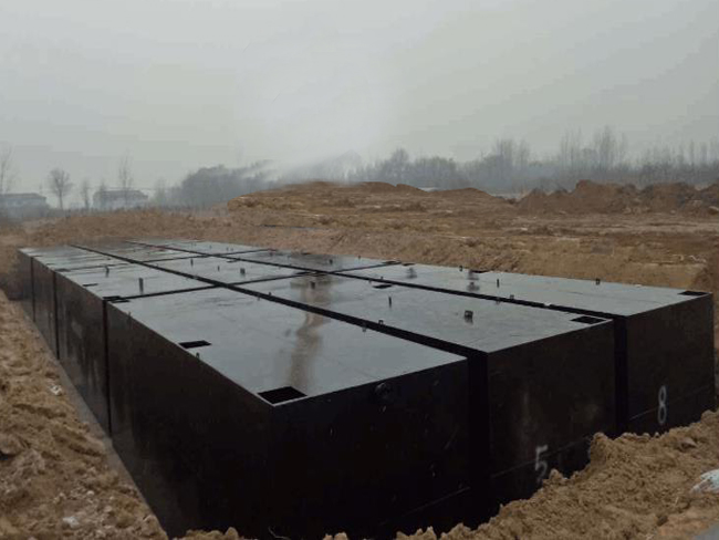 地埋式一體化生活污水處理設(shè)備安裝現(xiàn)場(chǎng)